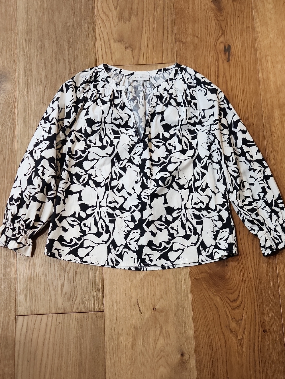 Evereve Black & White Floral Peasant Blouse